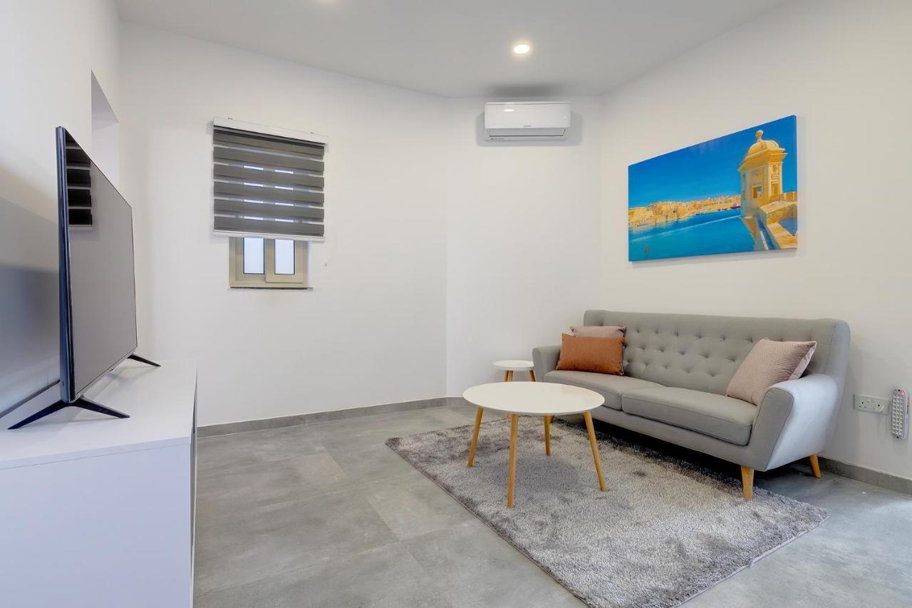 Perfect Location, Modern 2Br Apartment Слима Екстериор снимка