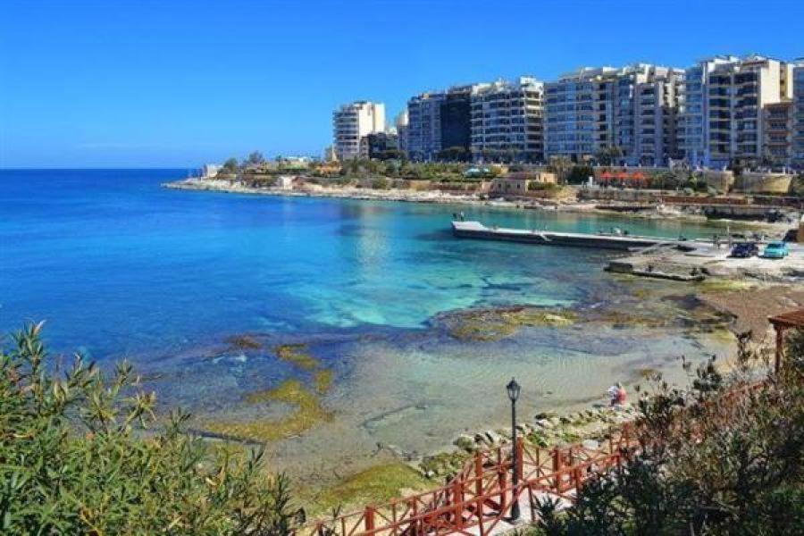 Perfect Location, Modern 2Br Apartment Слима Екстериор снимка