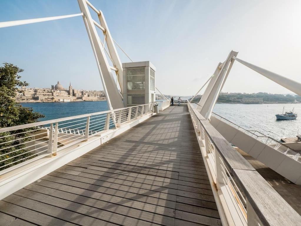 Perfect Location, Modern 2Br Apartment Слима Екстериор снимка